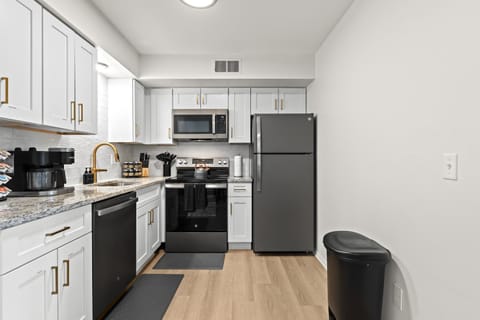 Stylish 1BR Upper Flat in Vibrant Royal Oak Apartment in Royal Oak