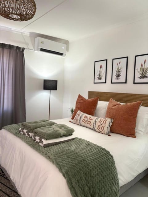 Bed, Bedroom, air conditioner