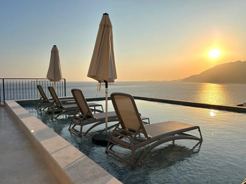 Balcony/Terrace, Swimming pool