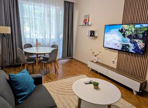 Communal lounge/ TV room, Living room, Seating area, Dining area