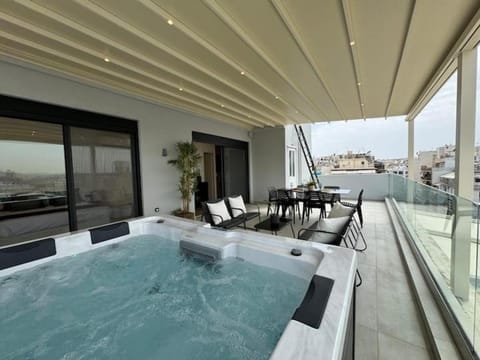 BlueMotion - Cruisenest Transportation included Apartment in Pireas