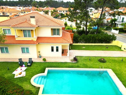Property building, Day, Garden view, Pool view, Swimming pool, sunbed