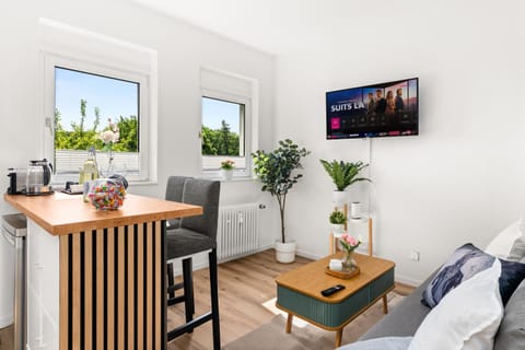 TV and multimedia, Coffee/tea facilities, Kitchen or kitchenette, Living room, Seating area, Dining area, Evening entertainment, minibar