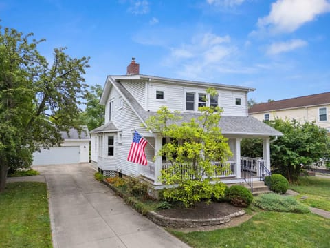 Classic Charm on Ashland - For 8 House in Upper Arlington
