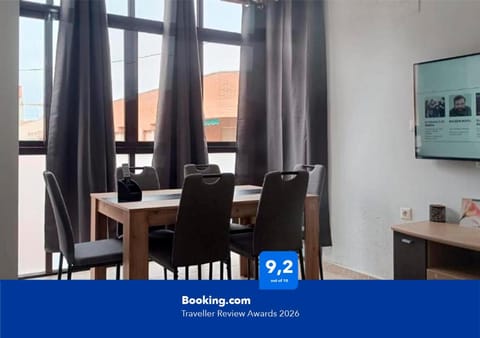 TV and multimedia, Living room, Seating area, Dining area