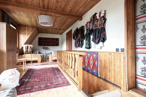 TV and multimedia, Living room, Seating area, air conditioner