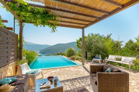 Patio, Swimming pool, Swimming pool