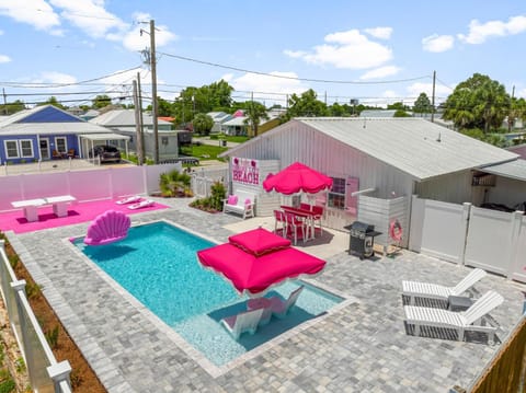 Property building, Patio, Day, Natural landscape, BBQ facilities, BBQ facilities, Seating area, Pool view, Area and facilities, Area and facilities, Swimming pool, sunbed