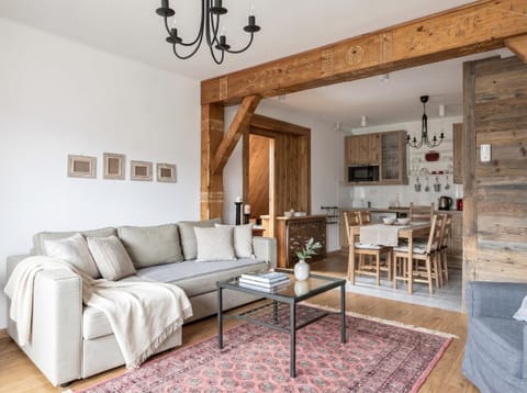 Kitchen or kitchenette, Living room, Seating area, Dining area