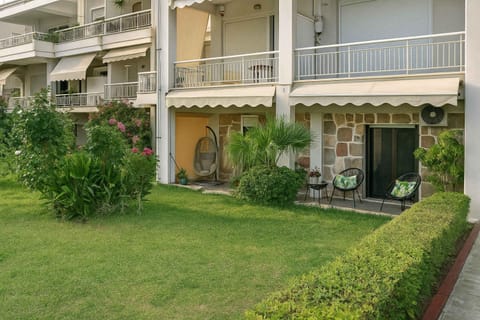 Facade/entrance, Garden view