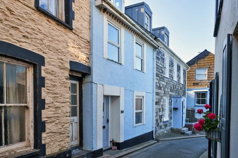 Property building, Day, Street view
