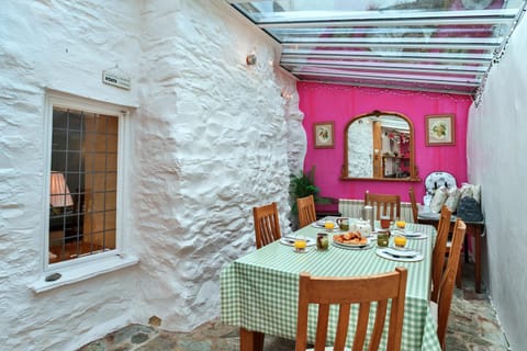 Food and drinks, Dining area