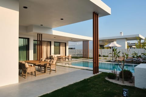 Property building, Patio, Day, Natural landscape, Pool view, Swimming pool, sunbed