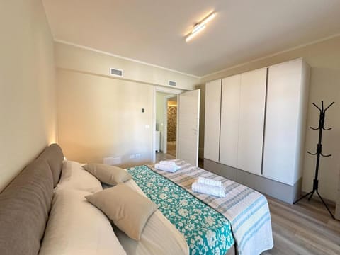 Bed, Photo of the whole room, Bedroom, towels, wardrobe