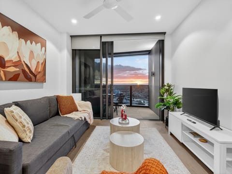Natural landscape, TV and multimedia, Living room, Seating area, Sunset