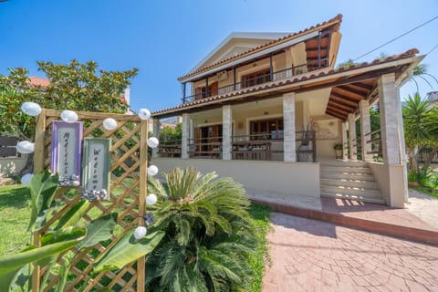 Property building, Day, Garden, Garden view