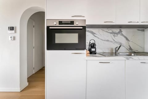 Coffee/tea facilities, Kitchen or kitchenette, oven