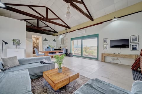 Communal lounge/ TV room, TV and multimedia, Living room