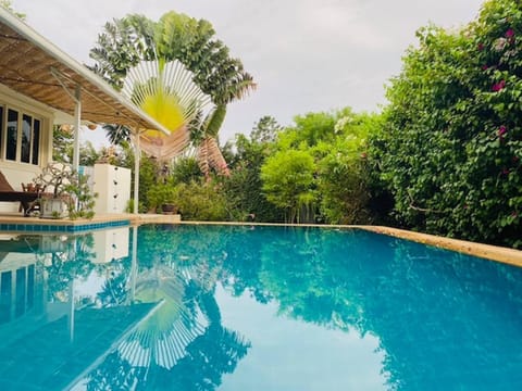 Garden, Swimming pool
