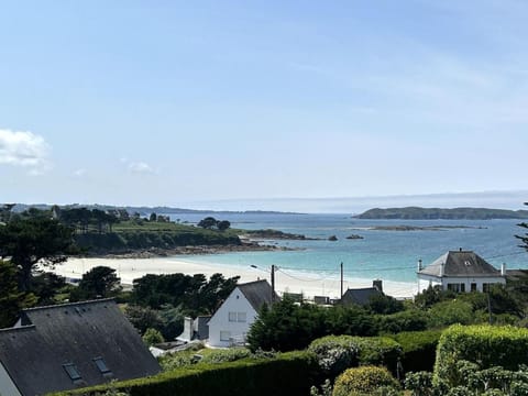Small house with sea view House in Trévou-Tréguignec