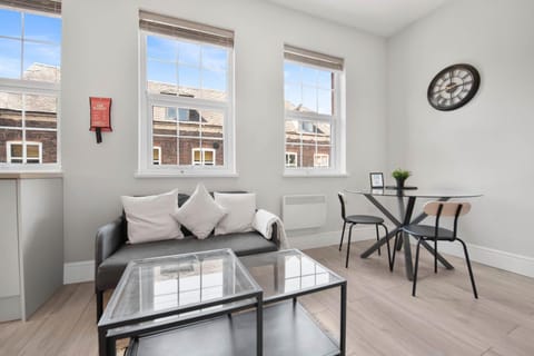 Photo of the whole room, Seating area