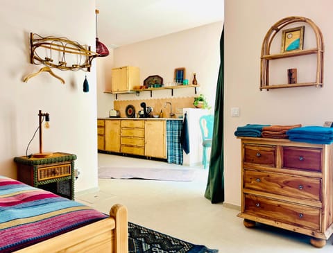 Bed, Kitchen or kitchenette, Dining area, Bedroom, kitchen