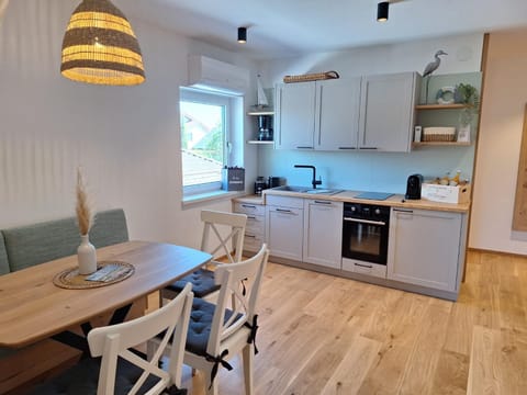 Dining area, kitchen
