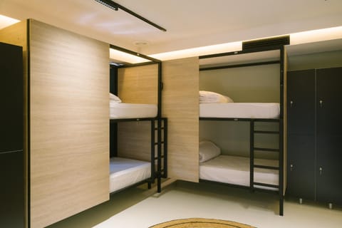 Bedroom, bunk bed