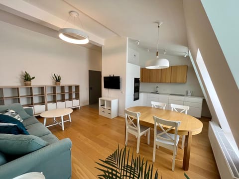 TV and multimedia, Kitchen or kitchenette, Living room
