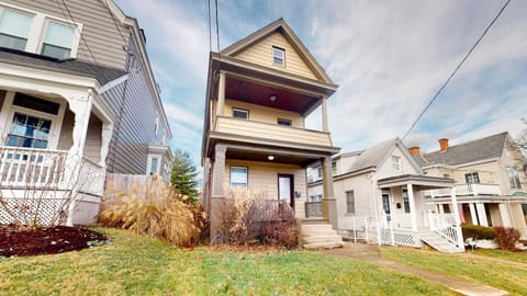 Vista View Villa Suites 2 Private Condos House in Cincinnati