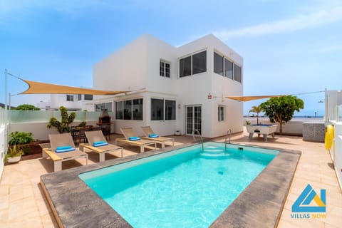 Property building, Pool view, Swimming pool, sunbed