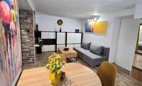 Communal lounge/ TV room, TV and multimedia, Living room, Seating area