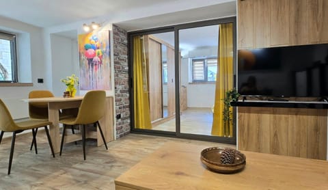 Communal lounge/ TV room, TV and multimedia, Living room, Seating area