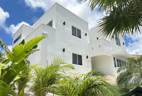 Property building, Day, Natural landscape, Garden, Garden view