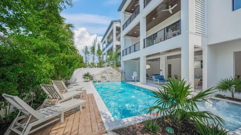 Property building, Spring, Day, View (from property/room), Other, Pool view, Swimming pool, sunbed