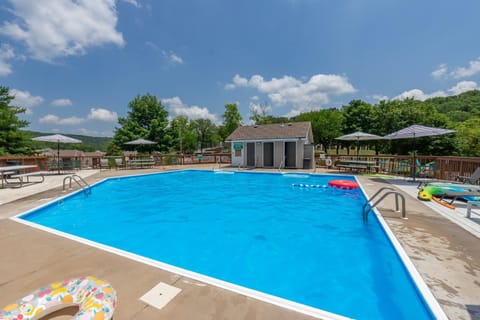 Swimming pool, Swimming pool