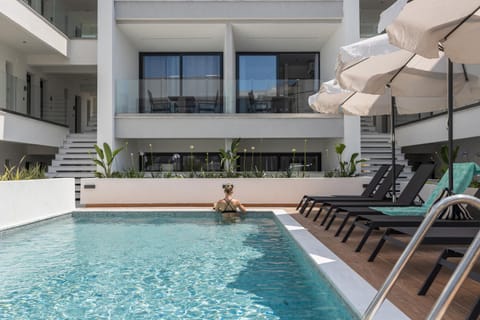 Property building, Balcony/Terrace, Swimming pool