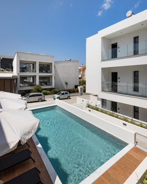 Day, Pool view, Swimming pool, sunbed