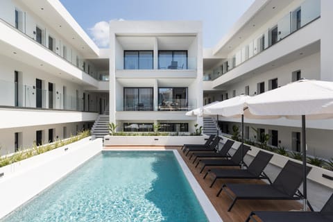 Property building, Balcony/Terrace, Pool view, Swimming pool