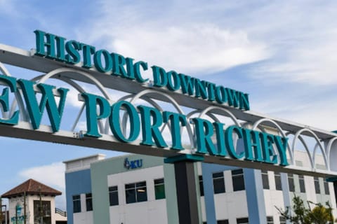 Boaters Dream Rustic Waterfront Retreat House in New Port Richey