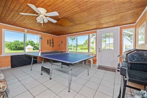 Boaters Dream Rustic Waterfront Retreat House in New Port Richey