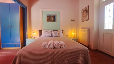 Photo of the whole room, wardrobe