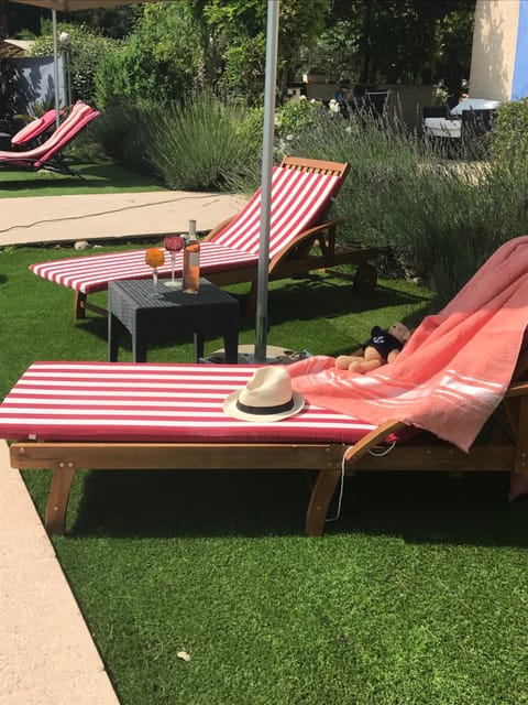 Le Patio Fleuri Bed and Breakfast in Lorgues