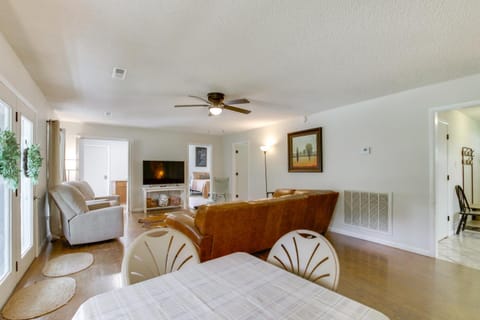 7 Mi to Tennessee River Home with Patio in Florence House in Florence