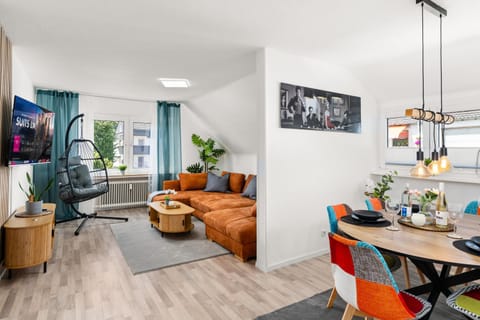 TV and multimedia, Living room, Seating area, Dining area