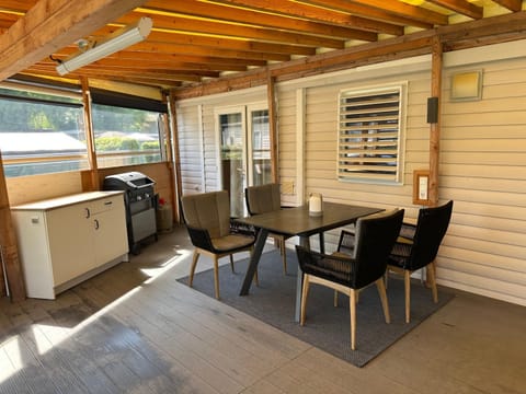 Property building, BBQ facilities, Balcony/Terrace, Garden view