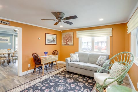 1 Block to Beach Home with Hot Tub in Port Clinton! House in Port Clinton