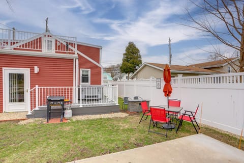 1 Block to Beach Home with Hot Tub in Port Clinton! House in Port Clinton