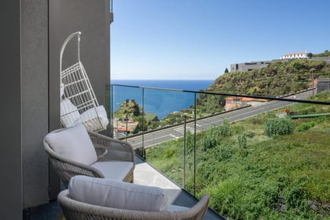 View (from property/room), Balcony/Terrace, Seating area, Sea view