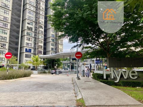 Property building, Day, Property logo or sign, Street view, Location